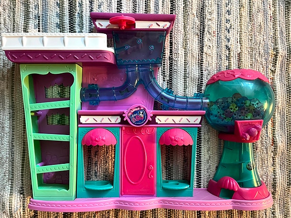 Littlest pet shop -talo