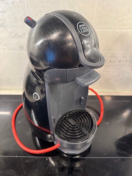 Dolce Gusto kapselikeitin musta