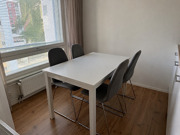 FREE Delivery! Dining table and Chairs