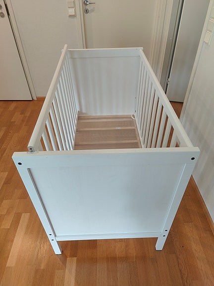 Valkoinen pinnasänky Ikea Sundvik + patja Ikea Himlavalv