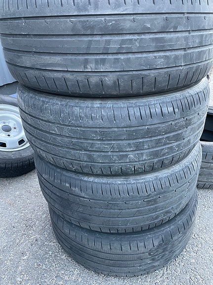 Auton kesärenkaat