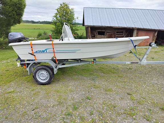 Suvi 4180R+Yamaha 20hp sekä Aku traileri