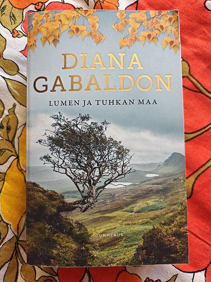 Diana Gabaldon : Lumen ja tuhkan maa
