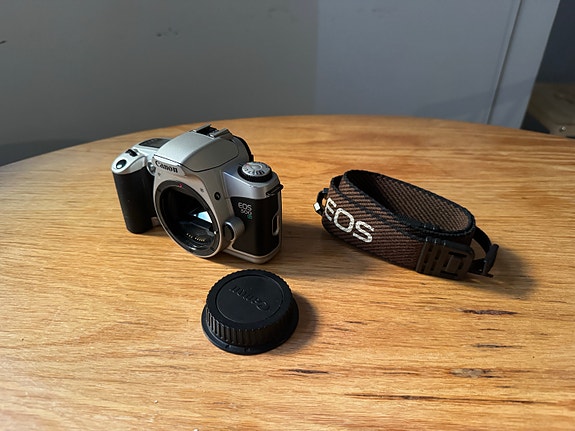Canon EOS 500N filmijärjestelmäkamera