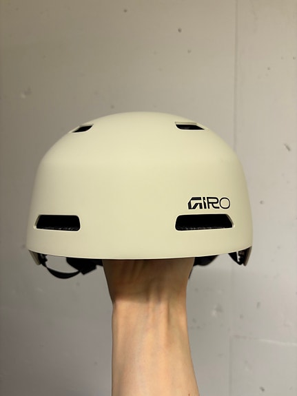 Giro laskettelukypärä vaalea MIPS
