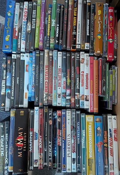 Kasa elokuvia, aladdin, aristokatit, simpsons, american dad, mummy triologia...