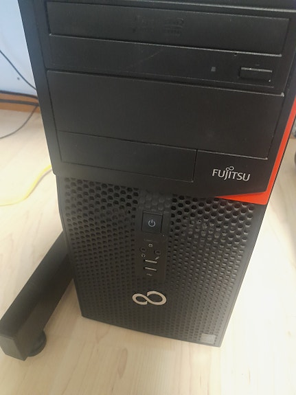 Fujitsu Esprimo P420 (i5,8gb ram,SSD+HDD)