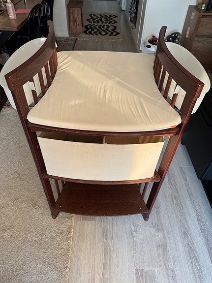 Stokke Care hoitopöytä ruskea