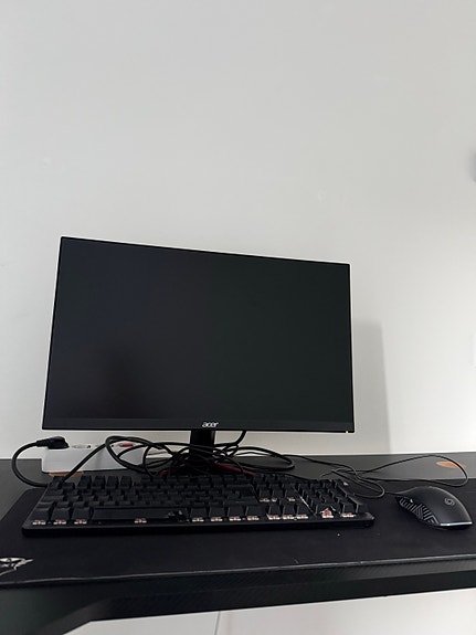 Acer 24" näyttö +näppis+hiiri+hiirimatto