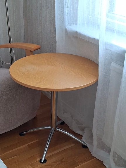 Pieni apupöytä