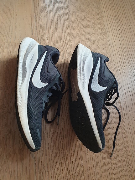 Nike jalkineet Revolution 7 Black White FB2208