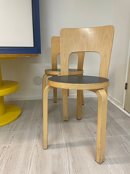 Artek 66 tuolit