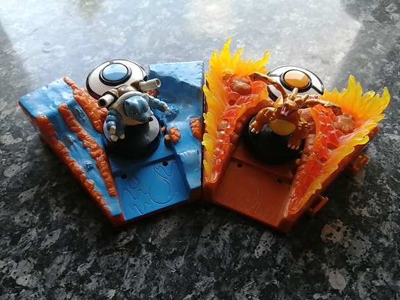 Pokemon Charizard ja Blastoise