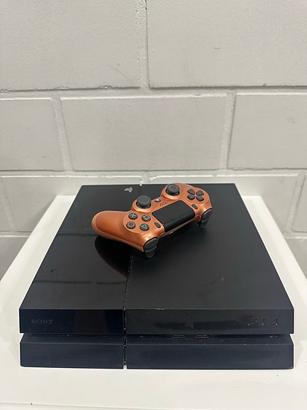 🎮 Sony PlayStation 4 (PS4) -konsoli + DualShock 4 -ohjain (kupari) 🟤
