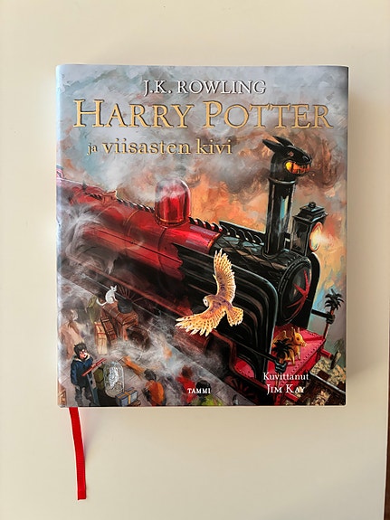 Harry Potter ja Viisasten kivi kuvitettu kirja UUSI
