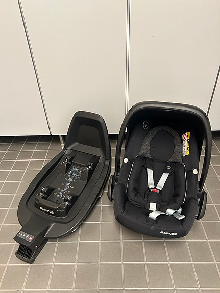 Maxi-Cosi turvakaukalo ja telakka