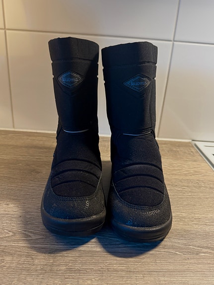 Kuoma talvikengät koko 34 Väri musta
