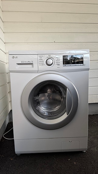 VARATTU - LG Direct Drive 8 kg edestä täytettävä pesukone valkoinen