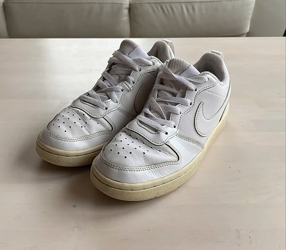 Valkoiset Nike tennarit 36
