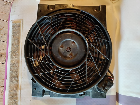Opel Zafira 1,8 -00 bensa jäähdyttimen flekti / sähköflekti