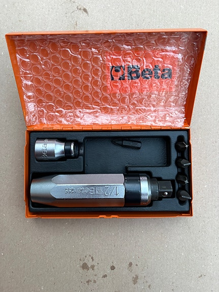 Beta iskumeisseli