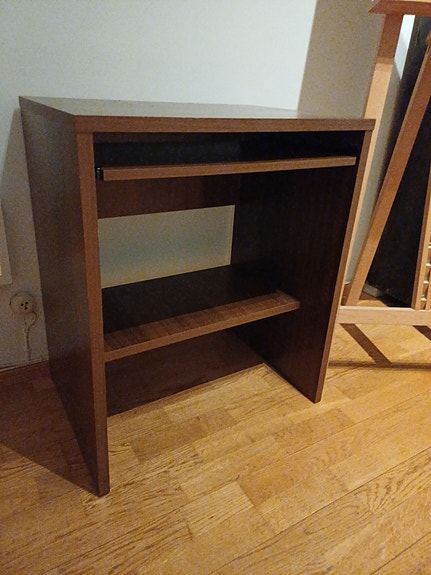 Ikea pieni työpöytä