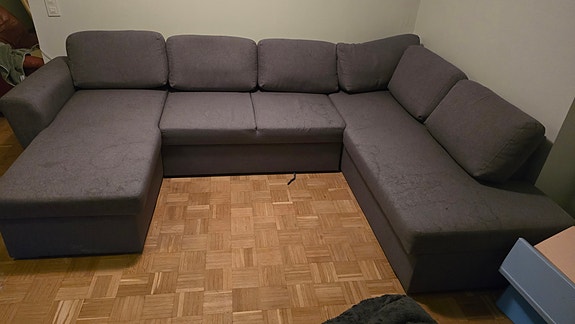 Tosi iso ja pehmeää vuodesohva