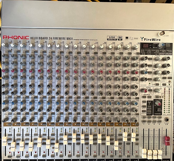 Phonic Helix Board 24 FireWire mikseri