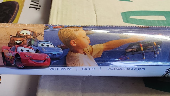 Autot-elokuvan mukaista tapettia ja boordia
