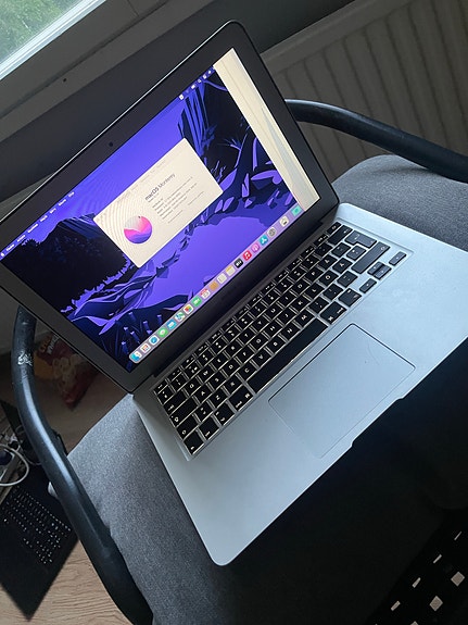 MacBook Air 13” – Intel Core i5 / 4GB RAM / macOS Monterey