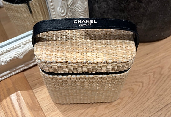 Chanel les beiges summer essentials -punottu laukku