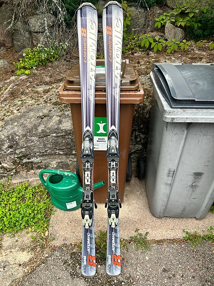 Atomic laskettelusukset 160 cm siteillä