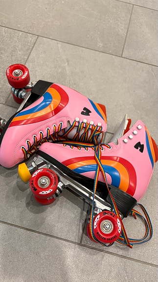 Moxi rainbow rider roller skates