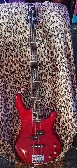 Ibanez Gio Soundgear sähköbasso punainen
