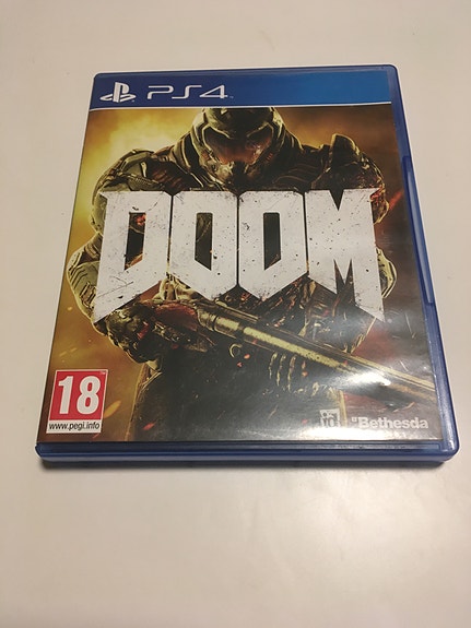 DOOM PS4 peli
