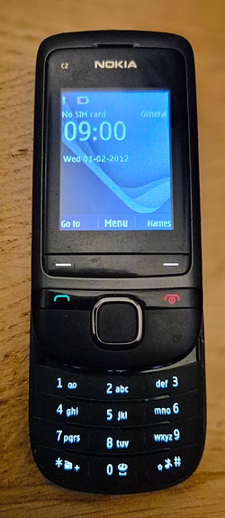 Nokia C2-05 liukukansipuhelin
