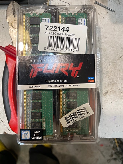 Samsung DDR3 RAM-muistit 10€ kpl
