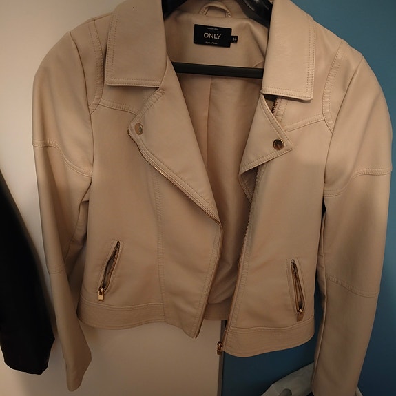 ONLY tekonahkatakki koko 36 beige