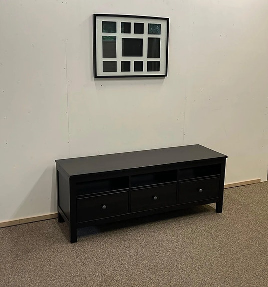 IKEA HEMNES TV-taso, musta