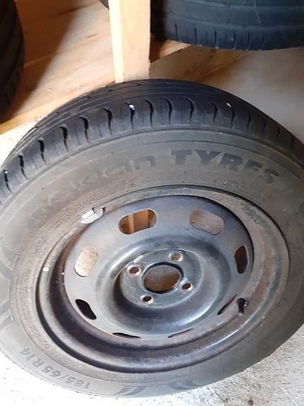 Kesärenkaat Nokian Tyres Nordman SX2 vanteineen.