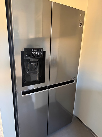 LG side-by-side jääkaappipakastin