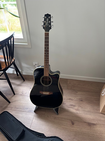 Takamine elektroakustinen kitara musta