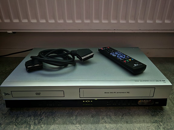 LG V280 DVD/VCR -yhdistelmälaite ja kaukosäädin