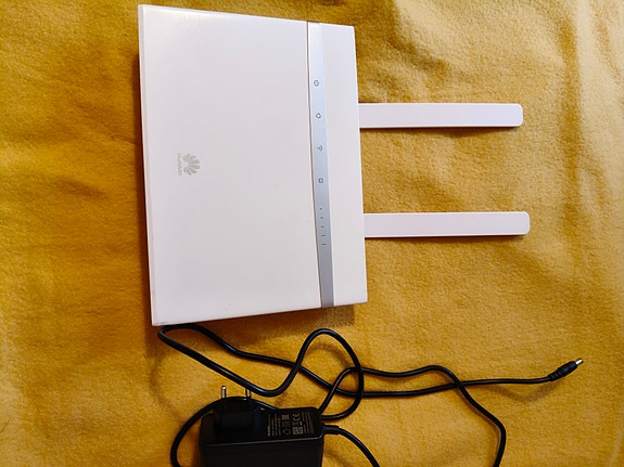 Huawei B525s-65a 4G WiFi -reititin