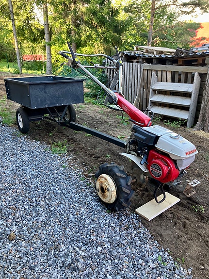 Honda F560 Sarvitraktori peräkärryllä