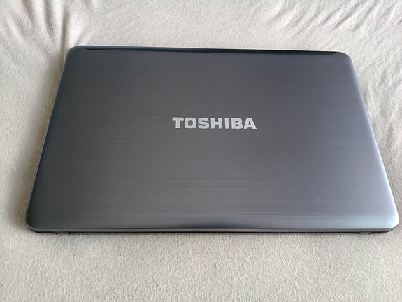 toshiba satellite l875-13c 17,3 tuuman näytöllä
