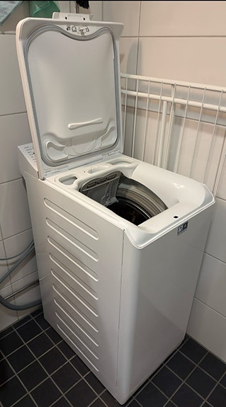 (VARATTU) Päältä täytettävä Electrolux-pyykinpesukone