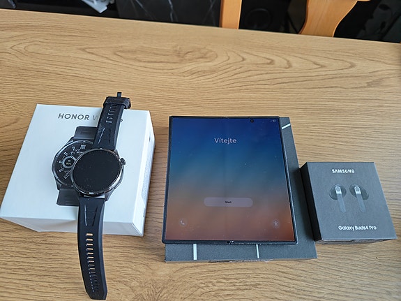Samsung flip 7,Galaxy buds Pro 4, Honor watch 6
