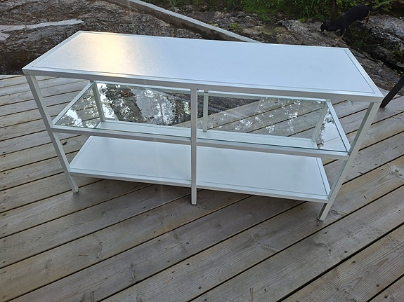Ikean tv-taso/hyllykkö