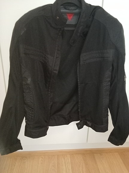 Dainese hellekelin ajotakki koko 48 musta